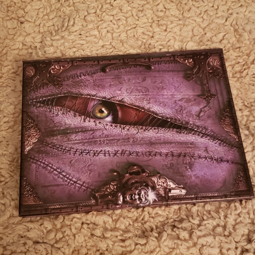 Lunatick Cosmetic labs contour palette